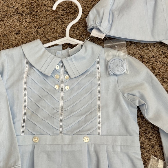 English Classic Baby Light Blue Baby One-Piece with Matching Hat - Picture 2 of 6